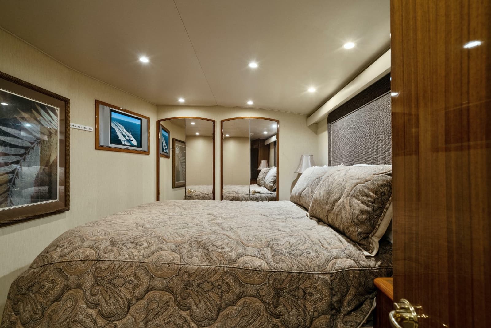 2007 Viking 56 Convertible - Photo 30