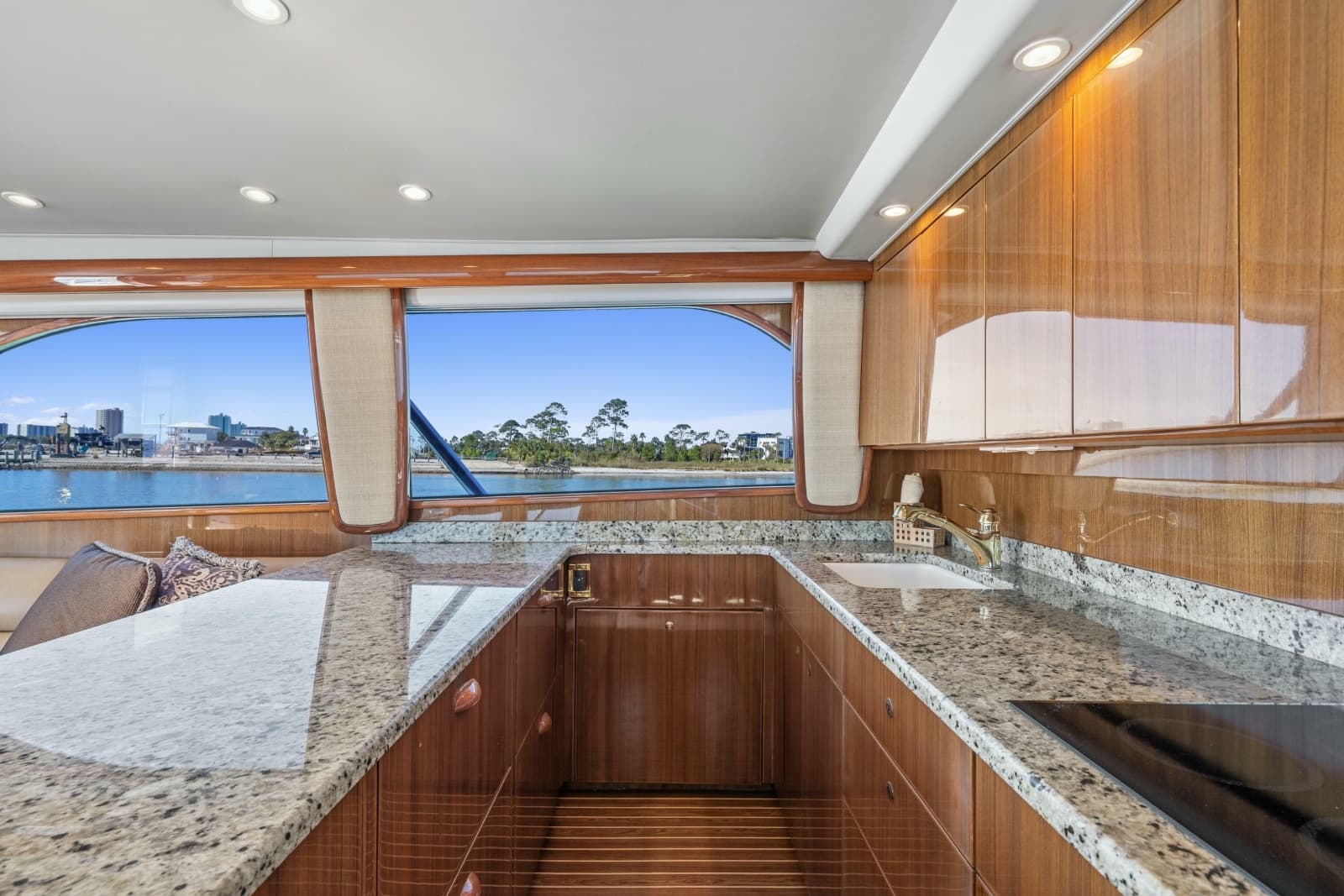 2007 Viking 56 Convertible - Photo 17