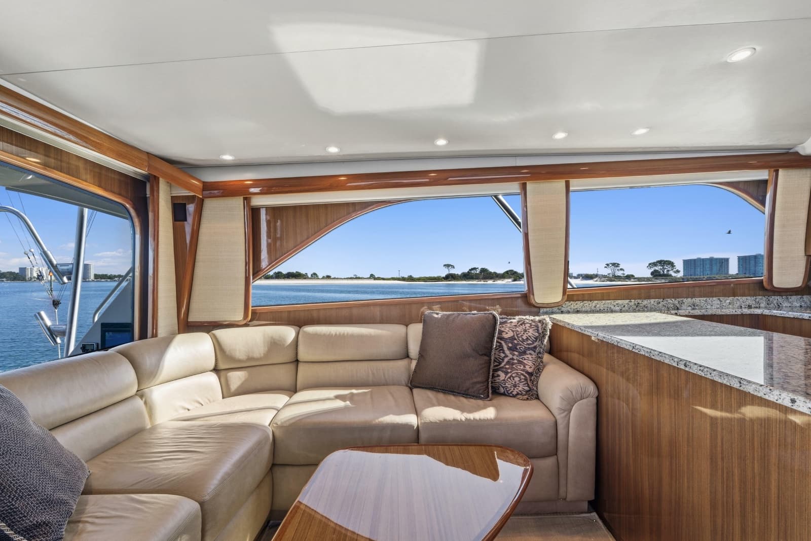 2007 Viking 56 Convertible - Photo 10