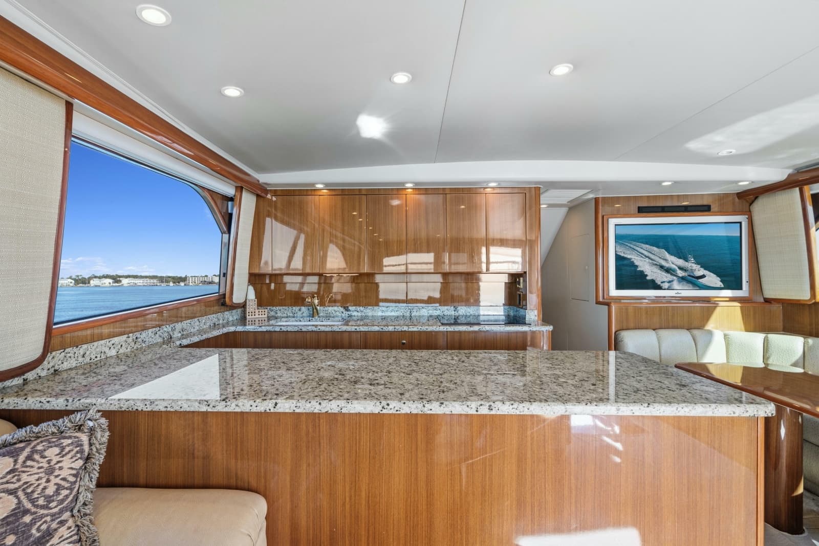 2007 Viking 56 Convertible - Photo 15