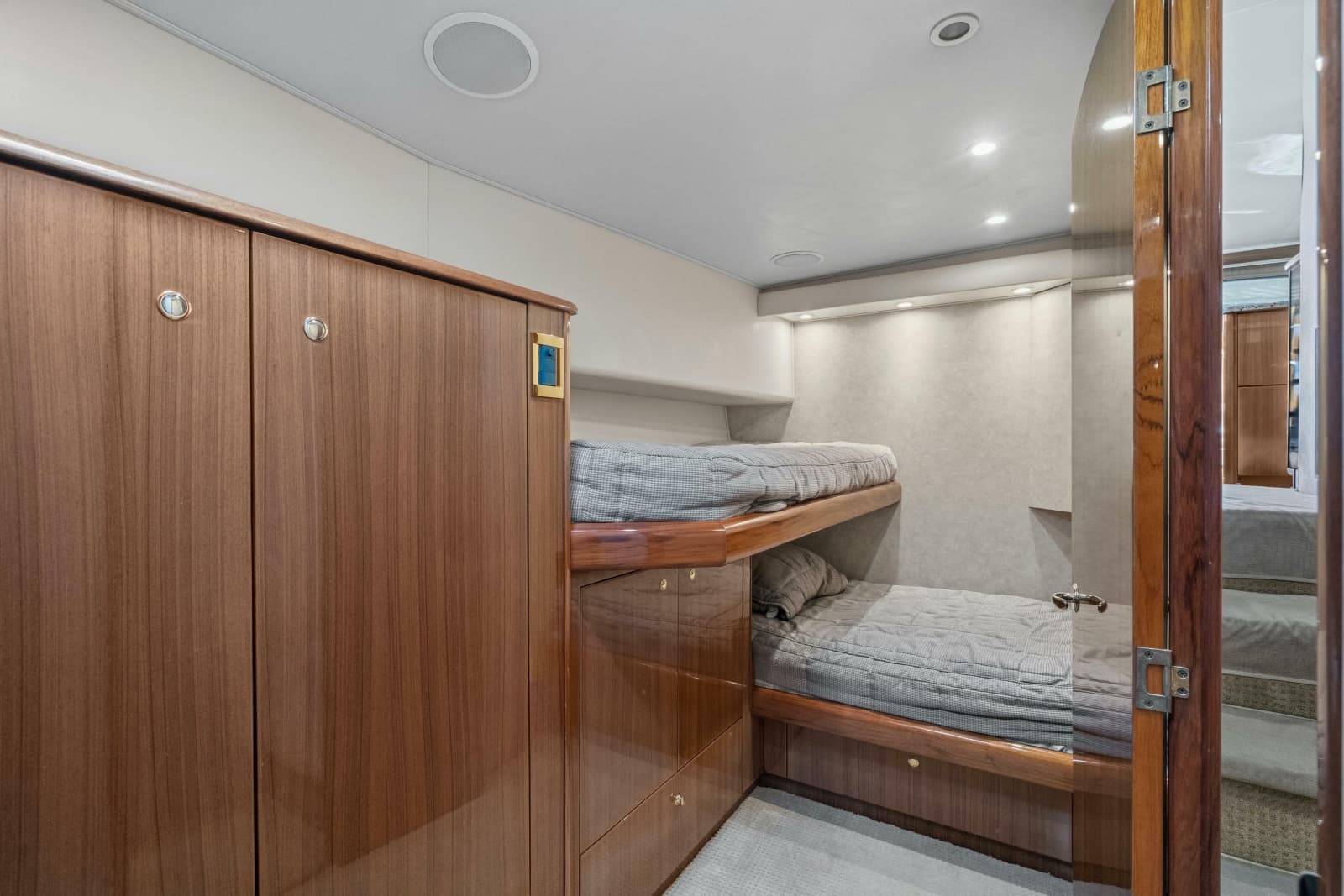 2007 Viking 56 Convertible - Photo 18