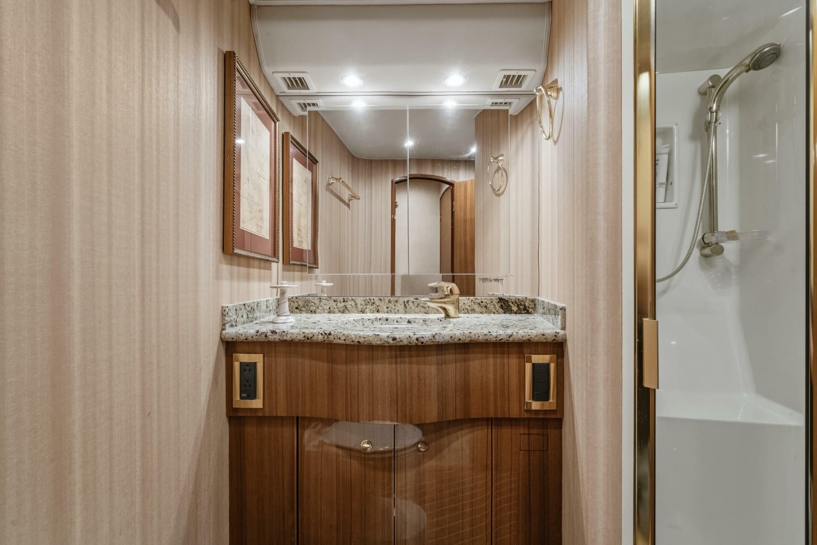 2007 Viking 56 Convertible - Photo 22