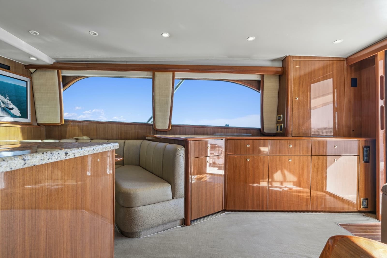 2007 Viking 56 Convertible - Photo 12