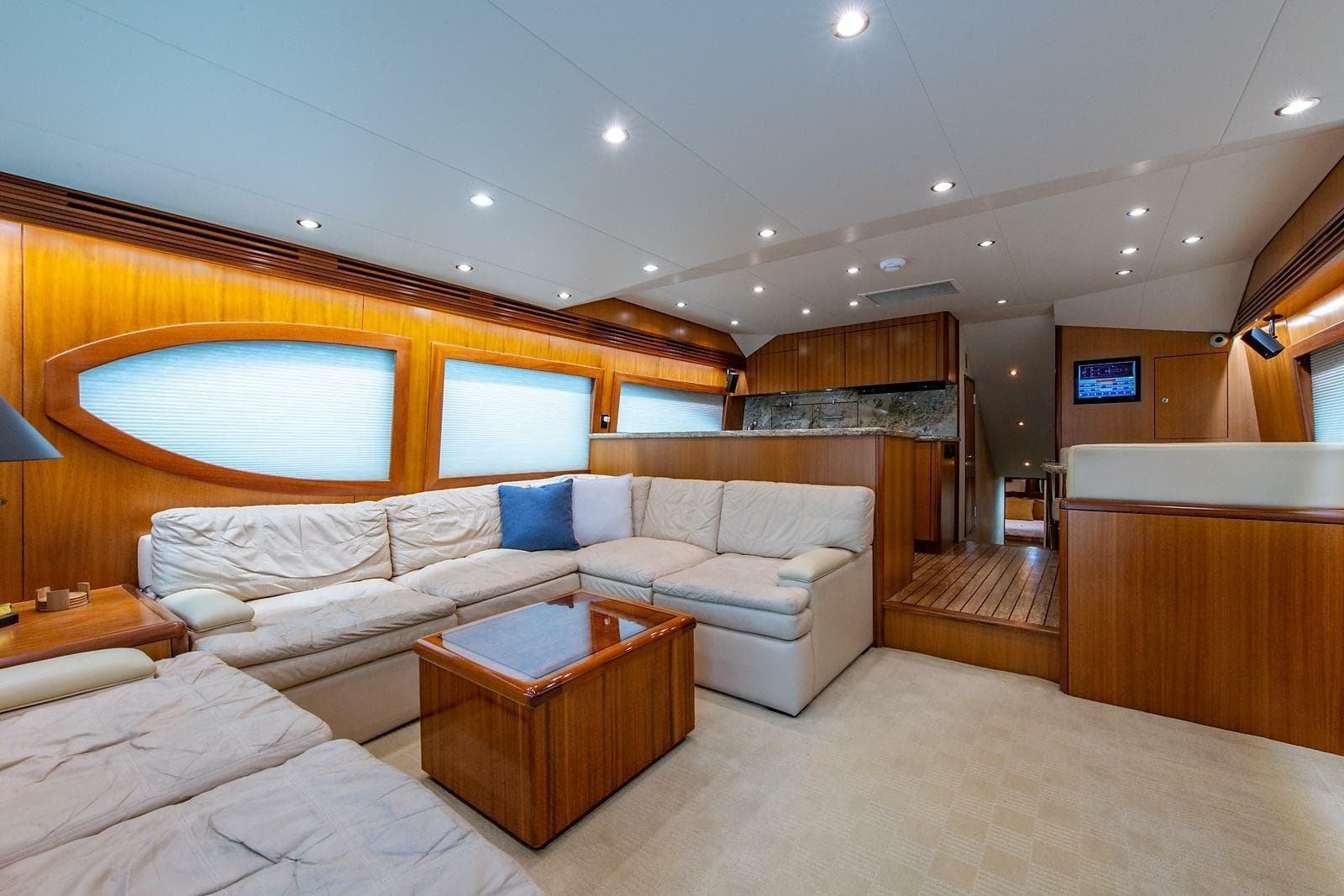 2006 Hatteras 64 Convertible - Photo 10