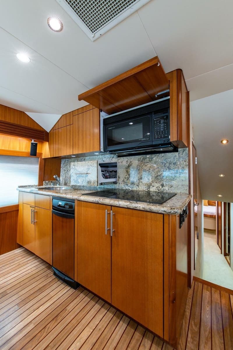 2006 Hatteras 64 Convertible - Photo 14