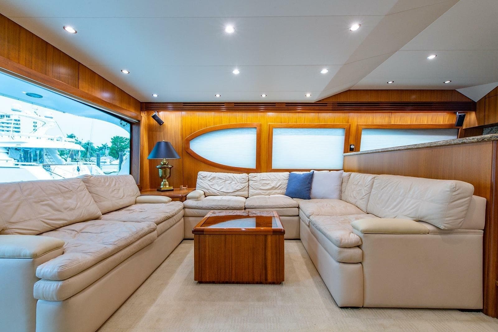 2006 Hatteras 64 Convertible - Photo 9