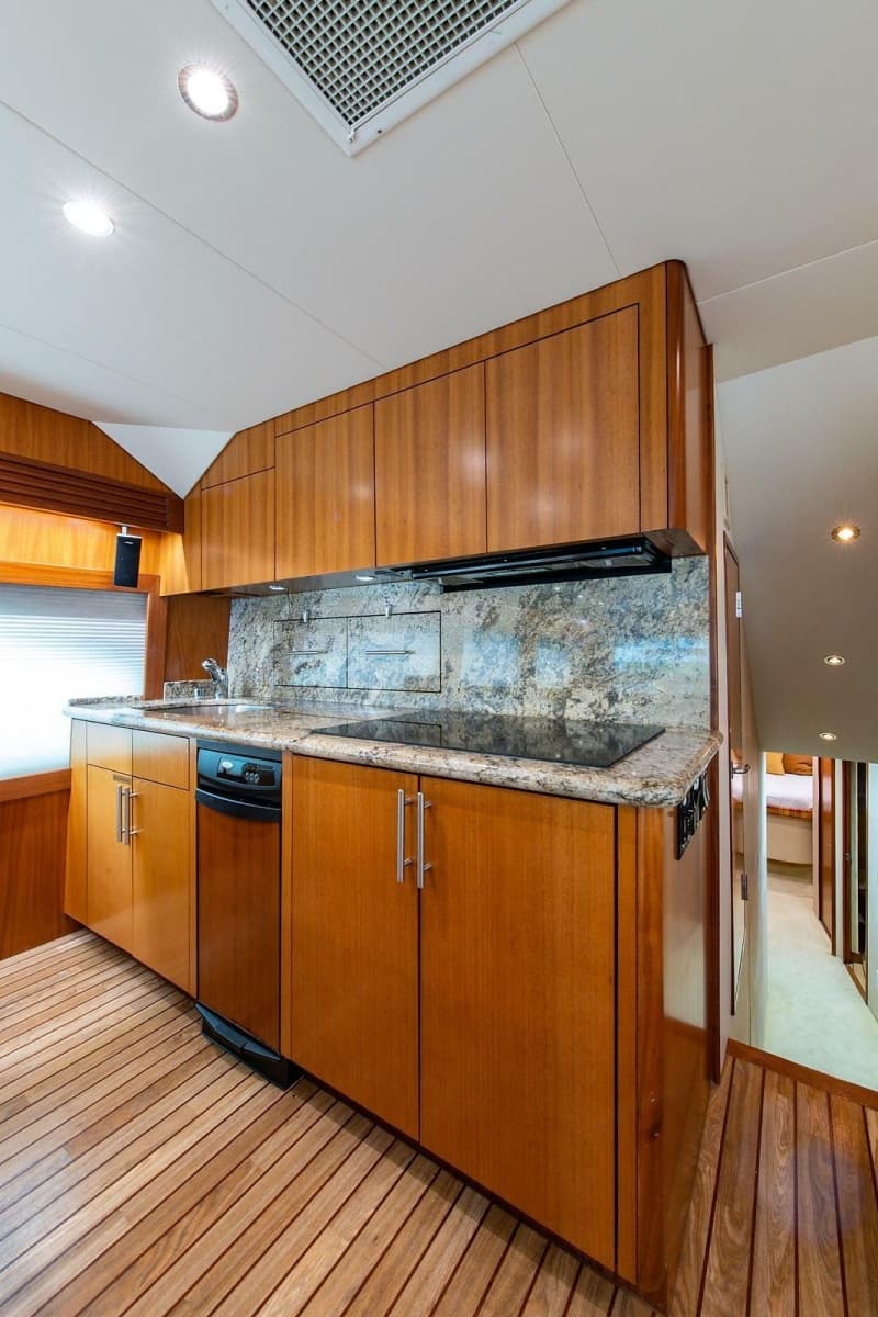 2006 Hatteras 64 Convertible - Photo 18