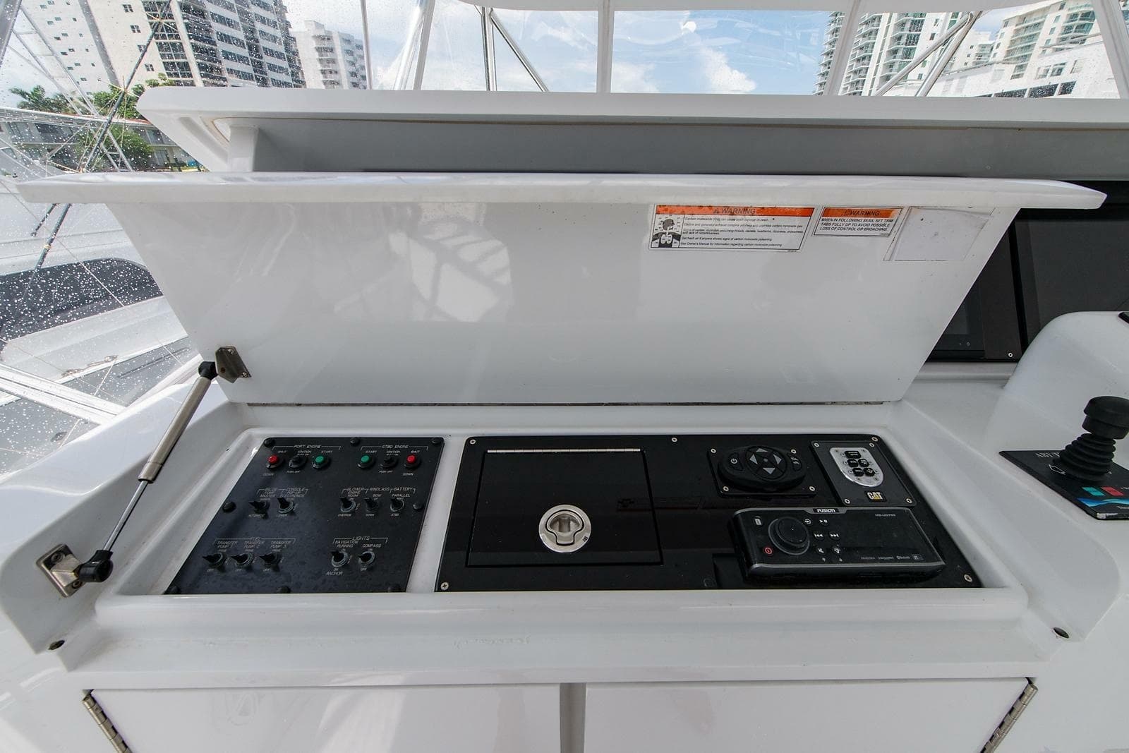 2006 Hatteras 64 Convertible - Photo 44