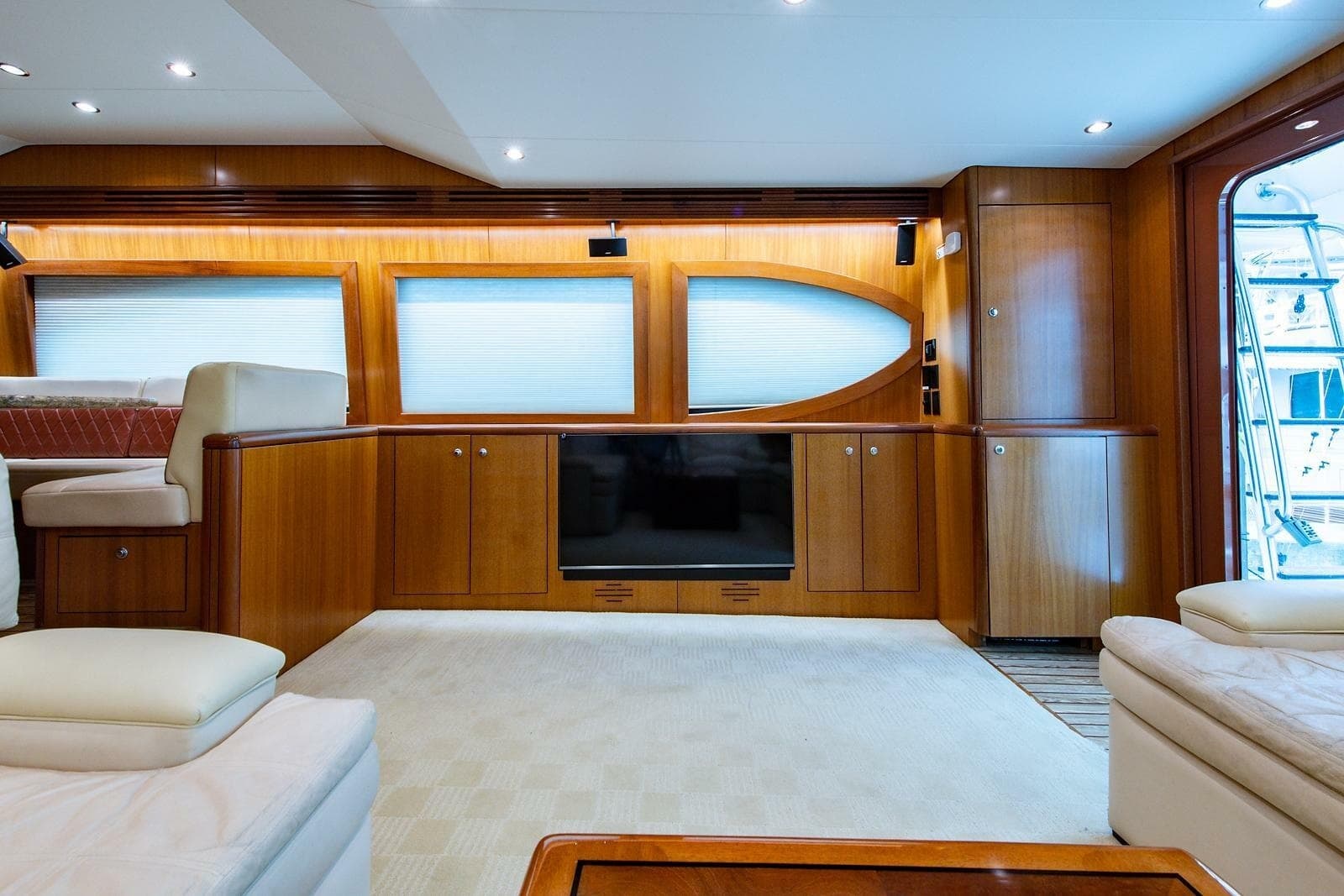 2006 Hatteras 64 Convertible - Photo 12