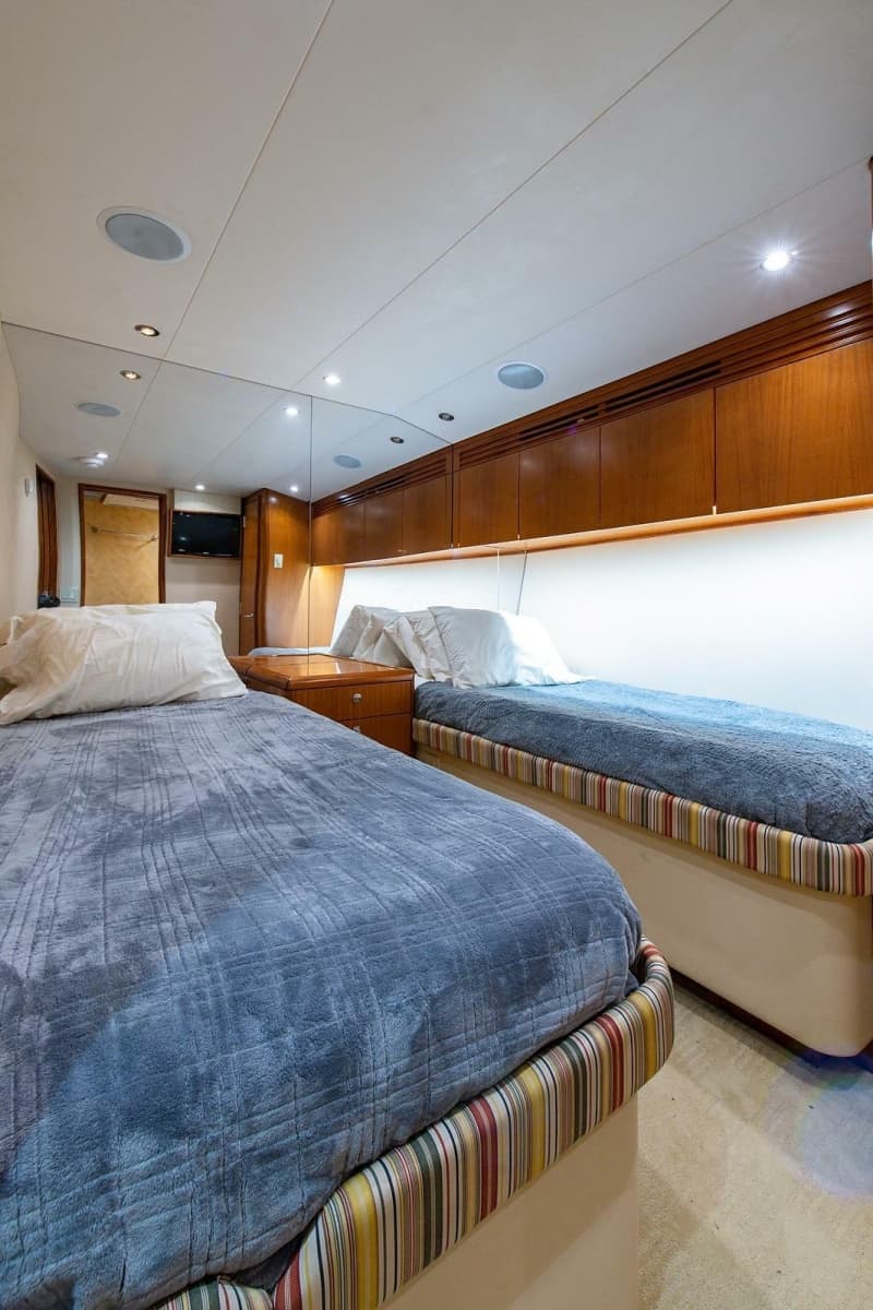 2006 Hatteras 64 Convertible - Photo 29