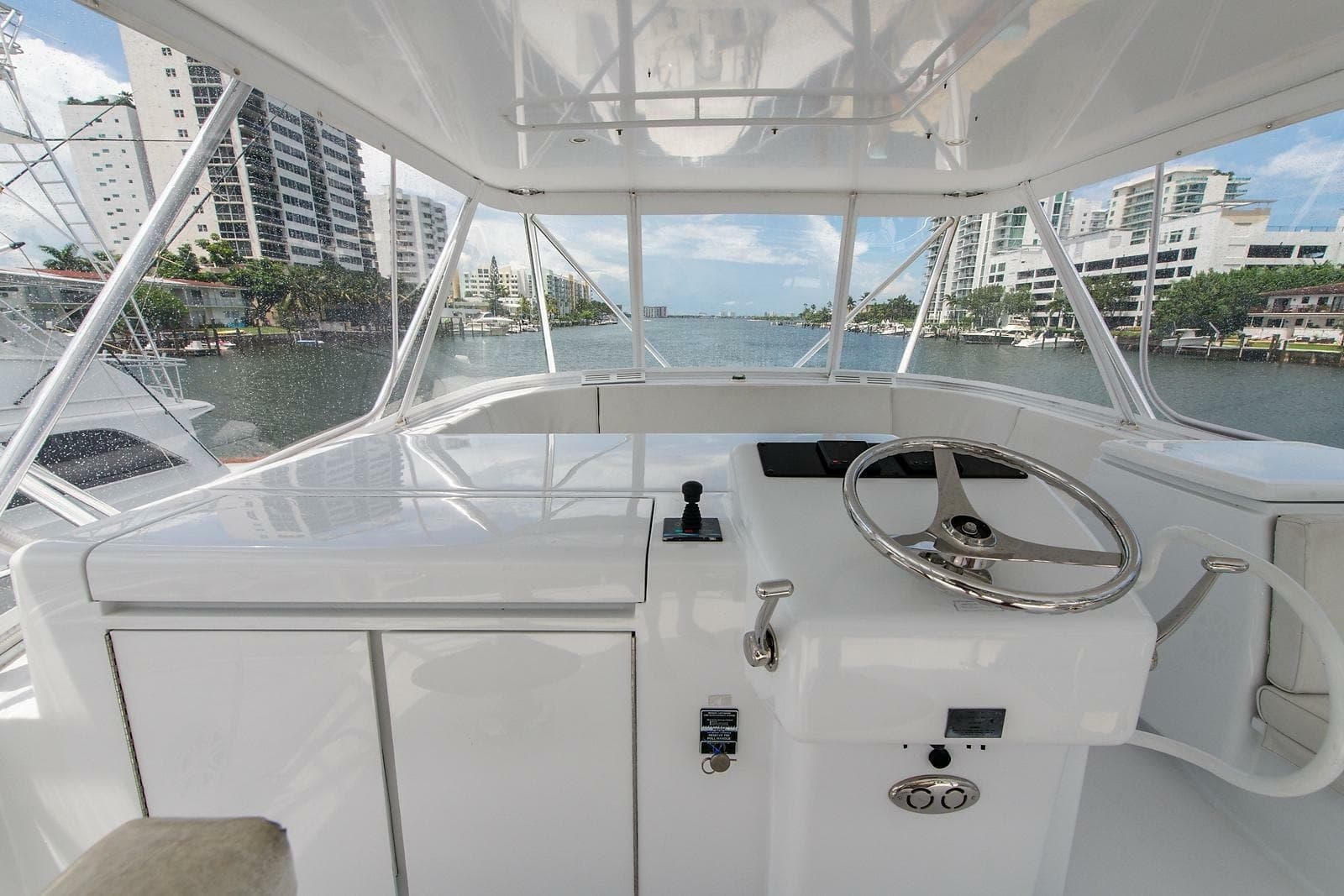 2006 Hatteras 64 Convertible - Photo 41