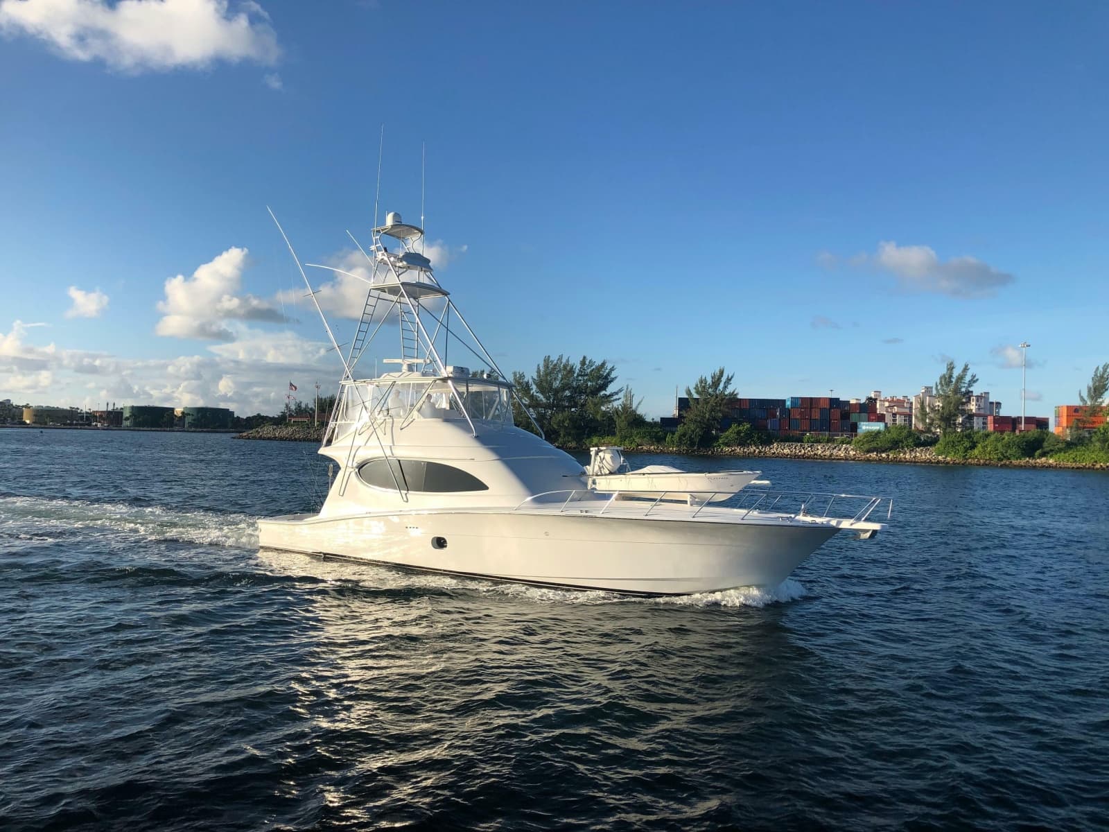 2006 Hatteras 64 Convertible - Photo 2