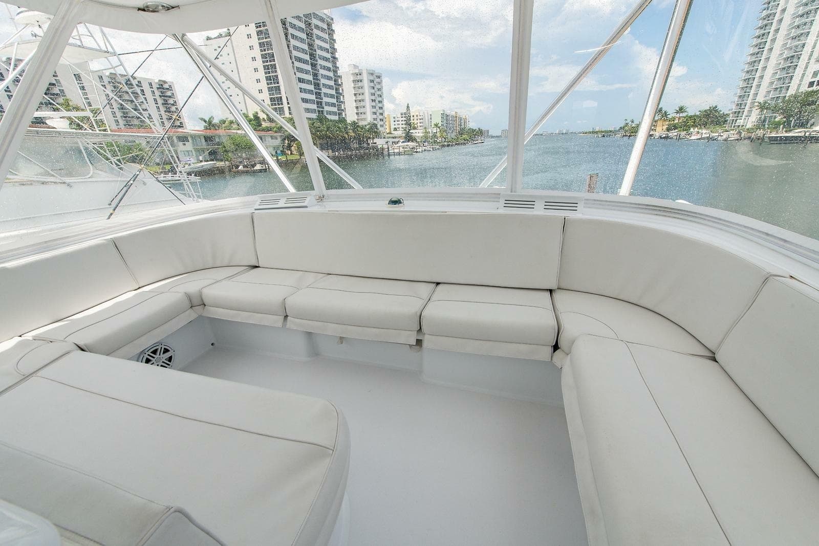 2006 Hatteras 64 Convertible - Photo 48