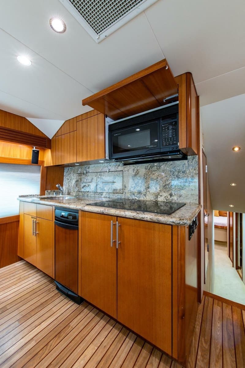 2006 Hatteras 64 Convertible - Photo 19