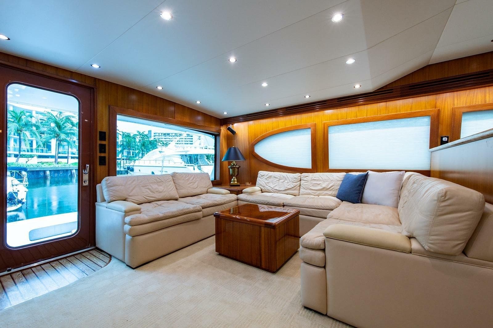 2006 Hatteras 64 Convertible - Photo 11