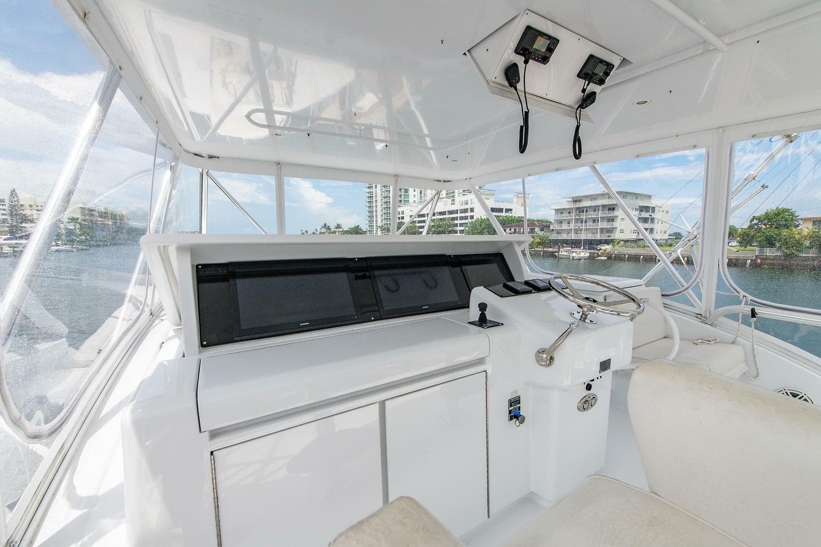 2006 Hatteras 64 Convertible - Photo 42