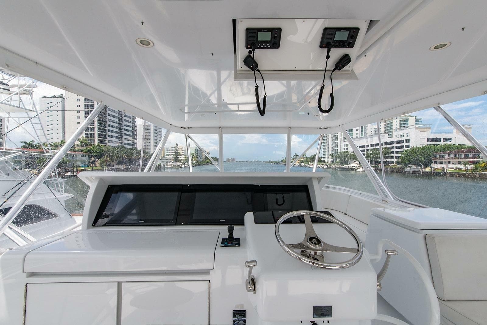 2006 Hatteras 64 Convertible - Photo 43
