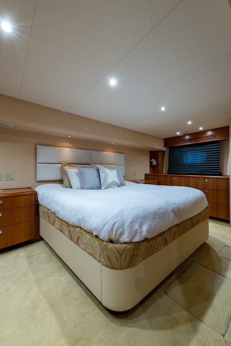 2006 Hatteras 64 Convertible - Photo 37