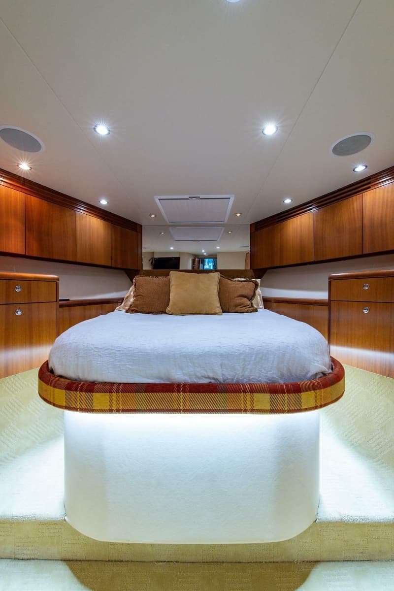 2006 Hatteras 64 Convertible - Photo 27