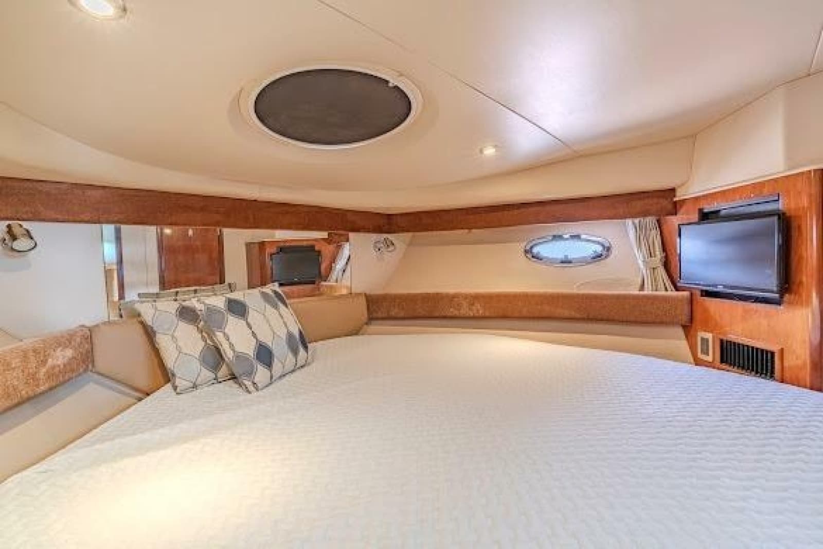 2006 Meridian 341 Sedan - Photo 32