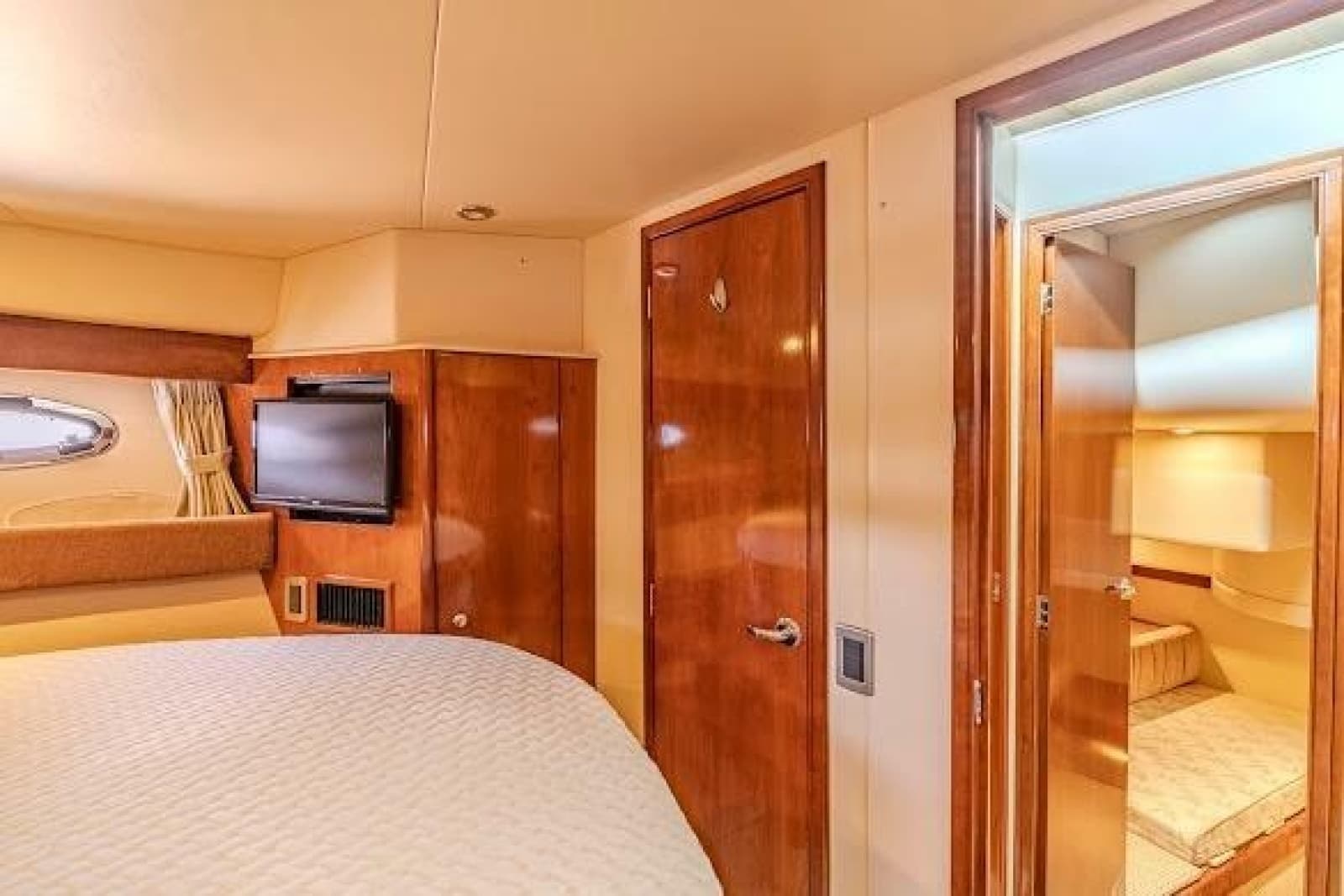 2006 Meridian 341 Sedan - Photo 33
