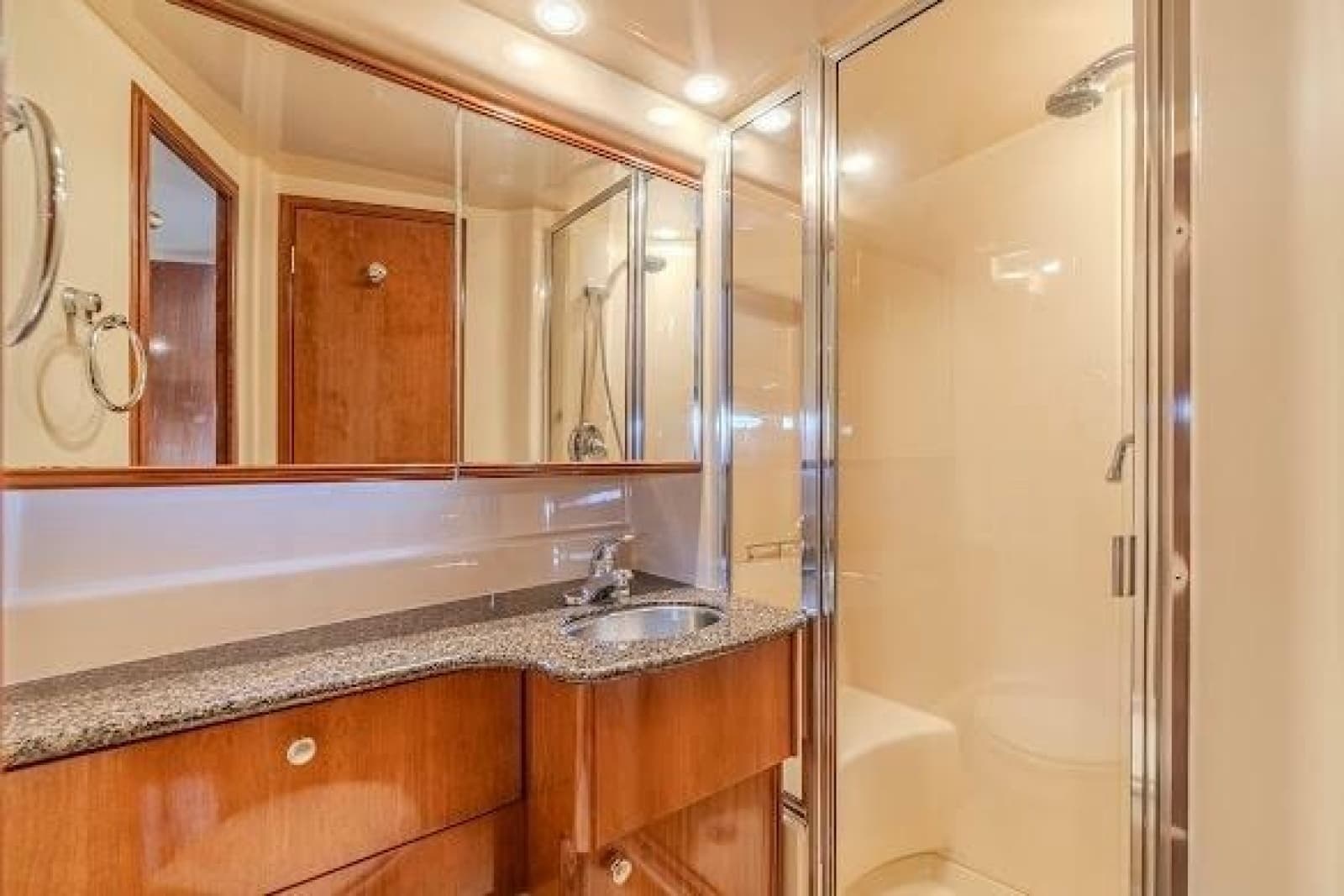 2006 Meridian 341 Sedan - Photo 31