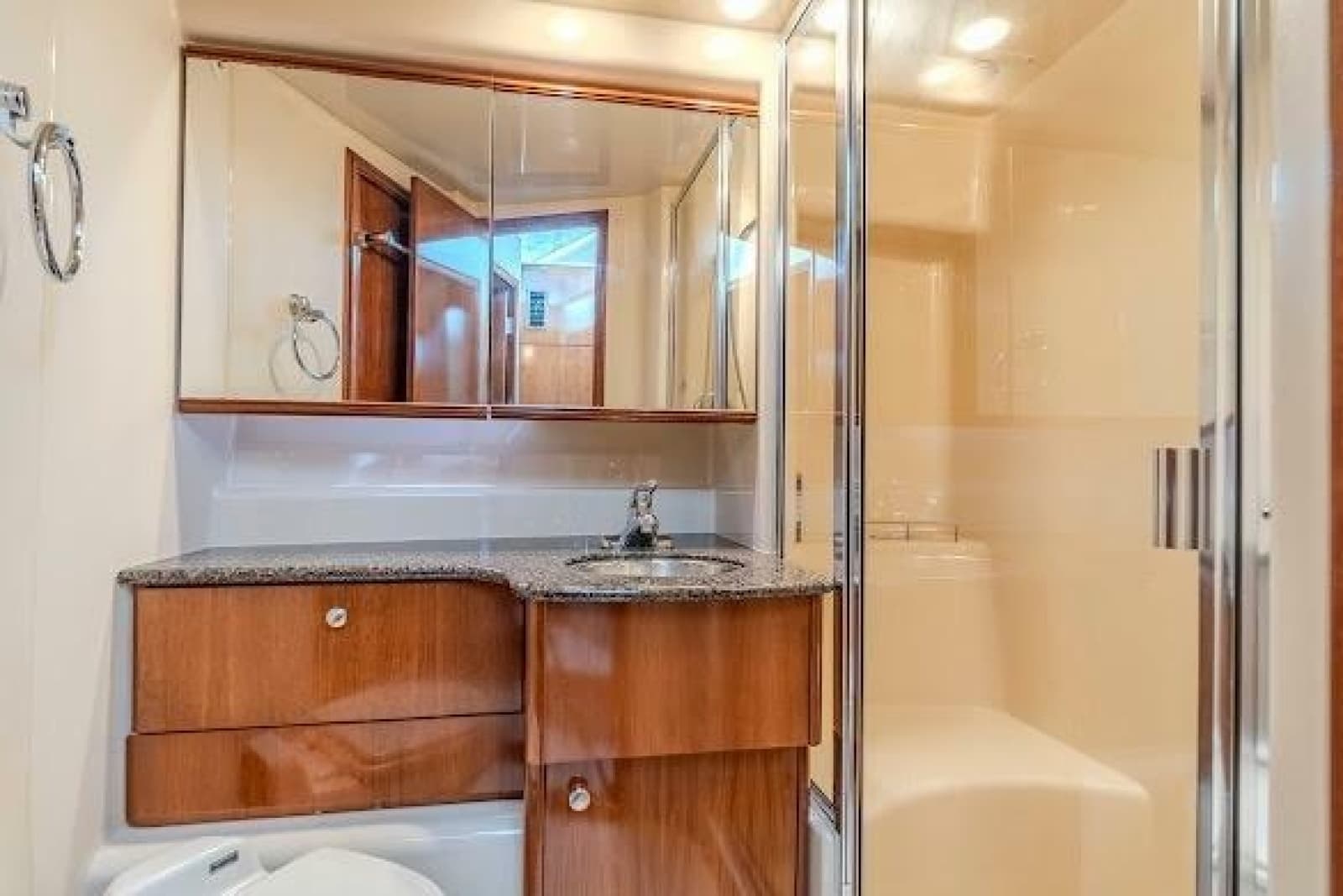 2006 Meridian 341 Sedan - Photo 29