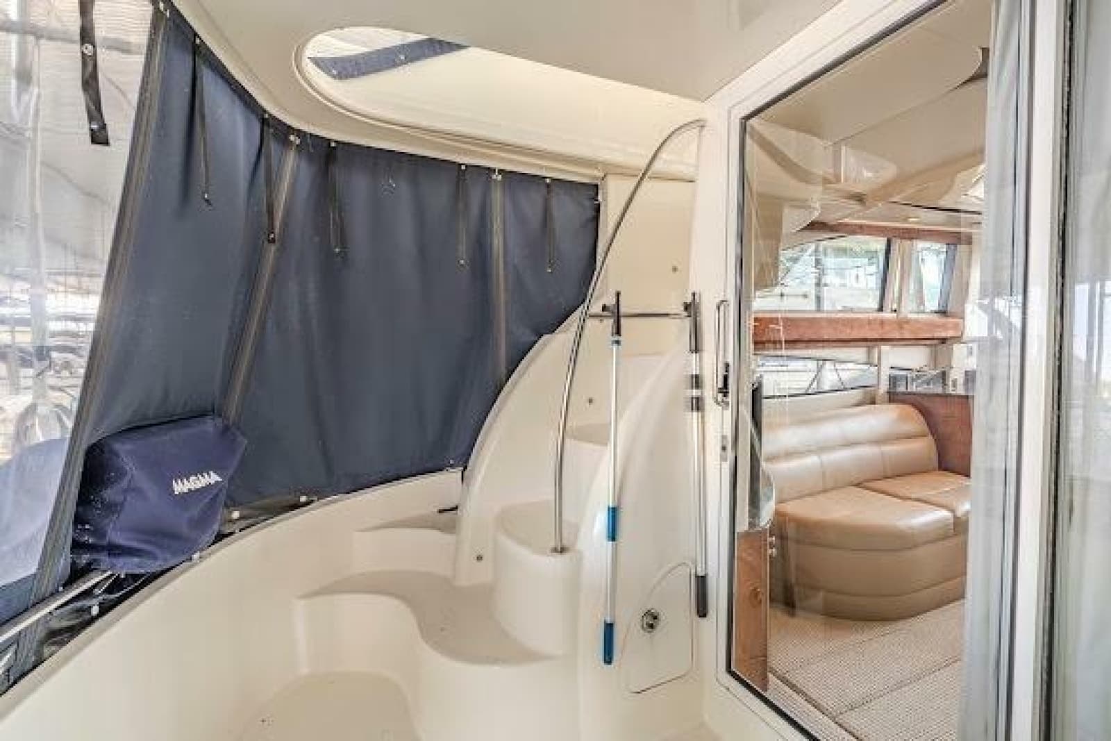 2006 Meridian 341 Sedan - Photo 8