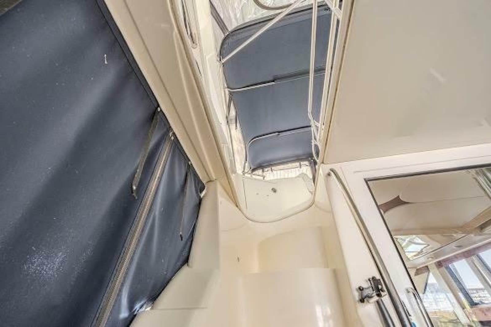 2006 Meridian 341 Sedan - Photo 6