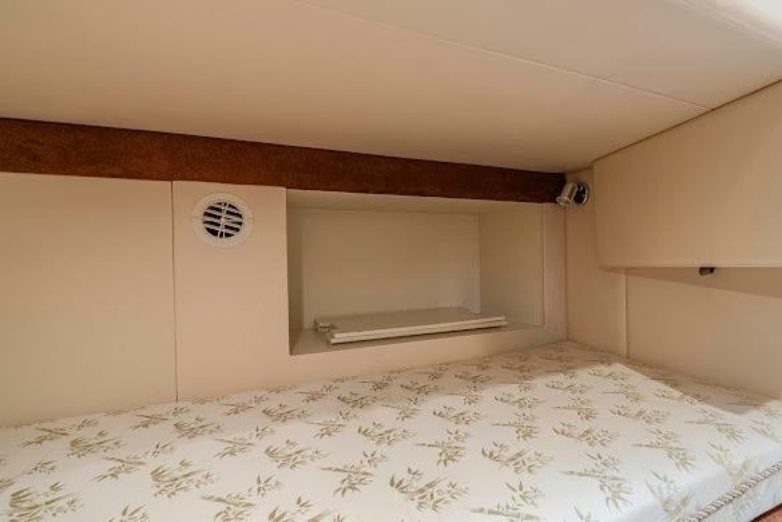 2006 Meridian 341 Sedan - Photo 24