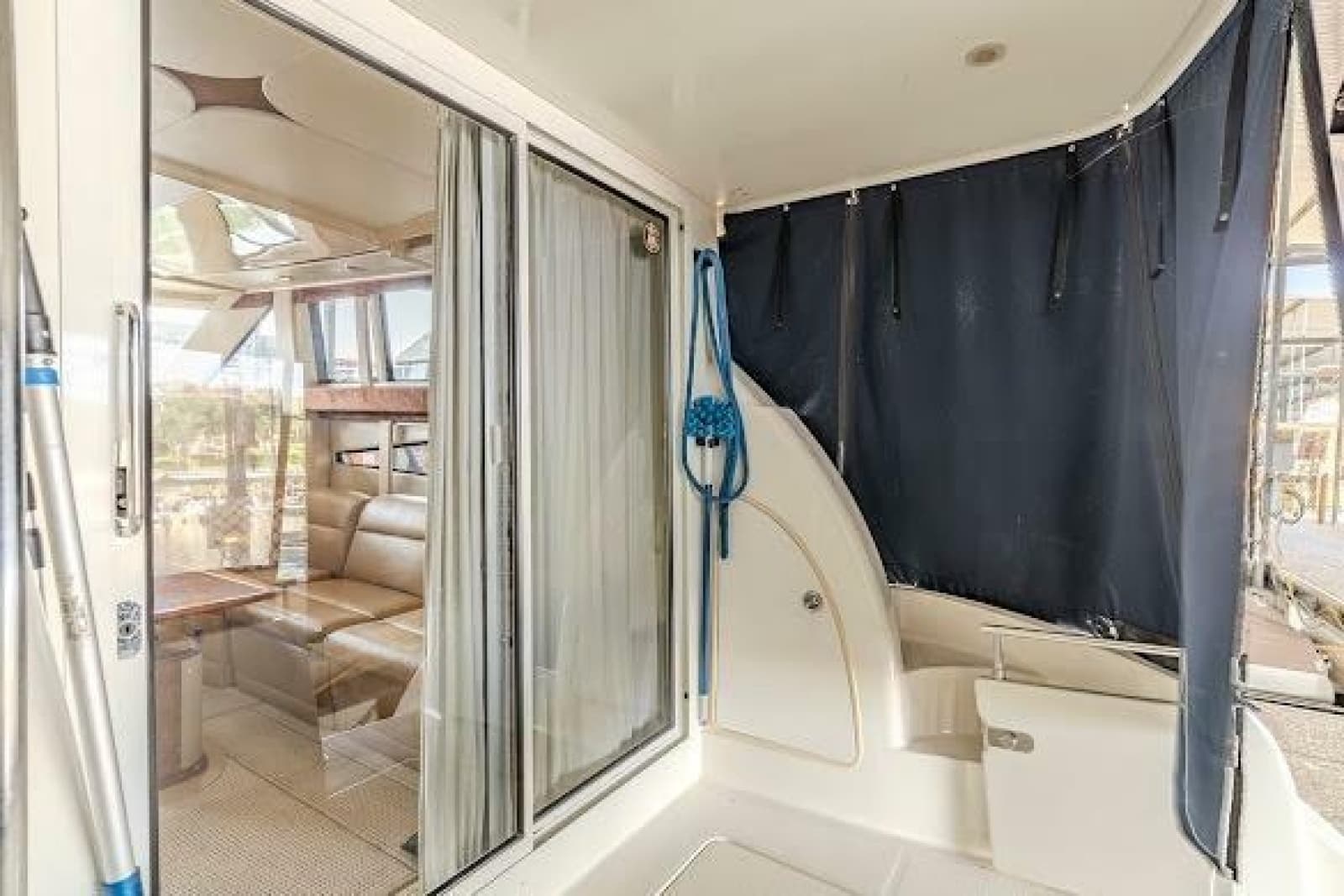 2006 Meridian 341 Sedan - Photo 7