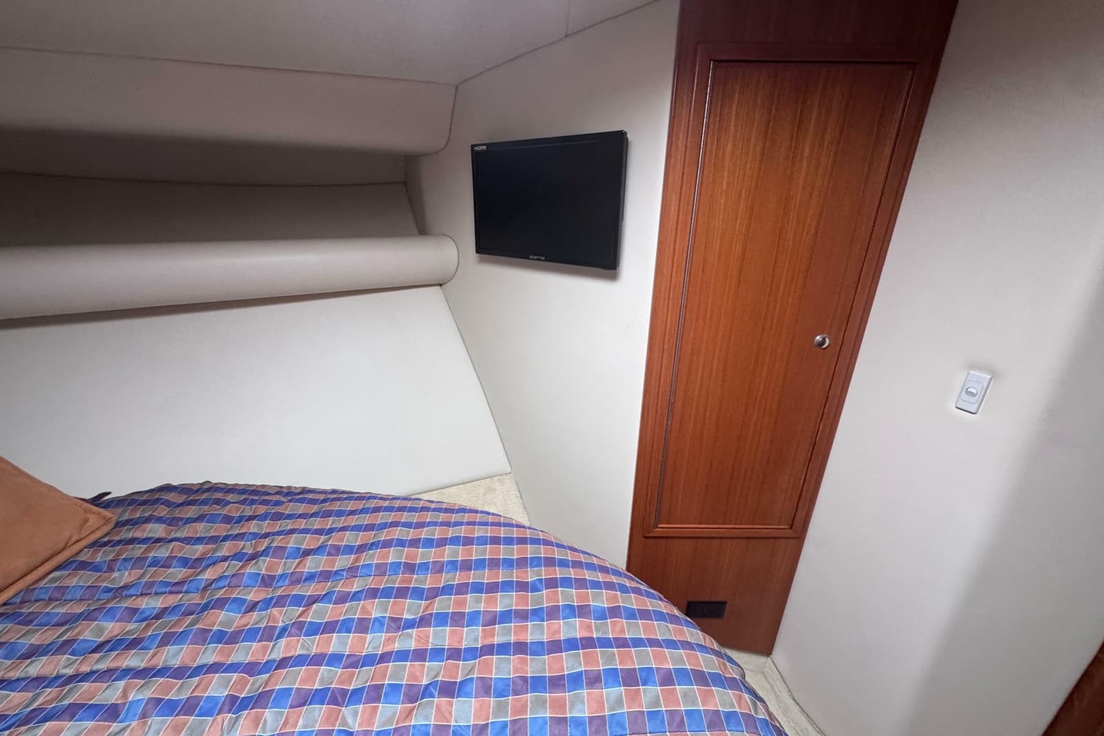 2006 Riviera 37 Flybridge - Photo 20
