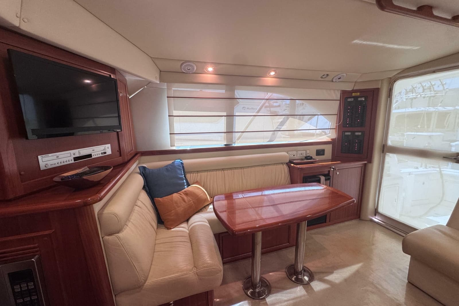 2006 Riviera 37 Flybridge - Photo 11