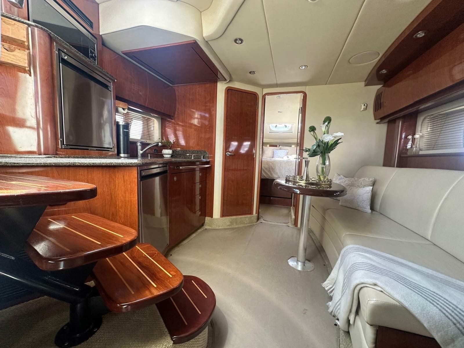 2006 Sea Ray 380 Sundancer - Photo 2