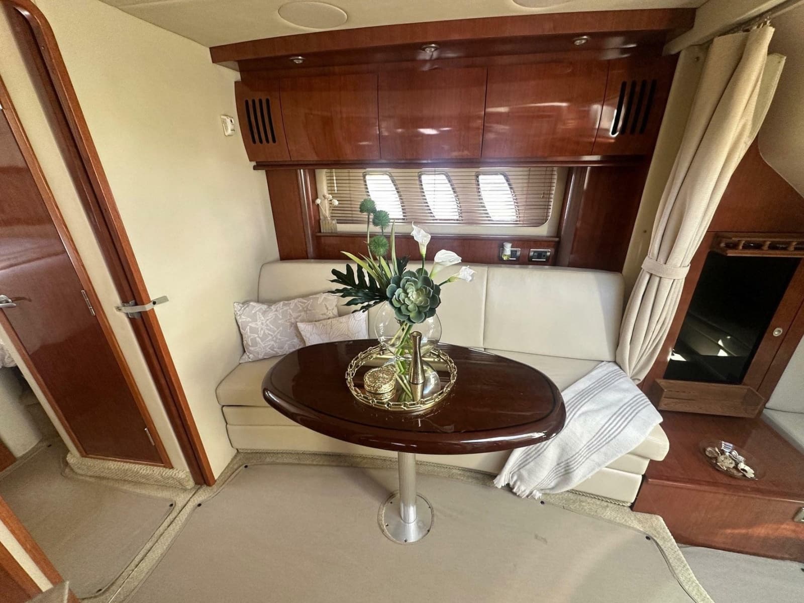 2006 Sea Ray 380 Sundancer - Photo 8