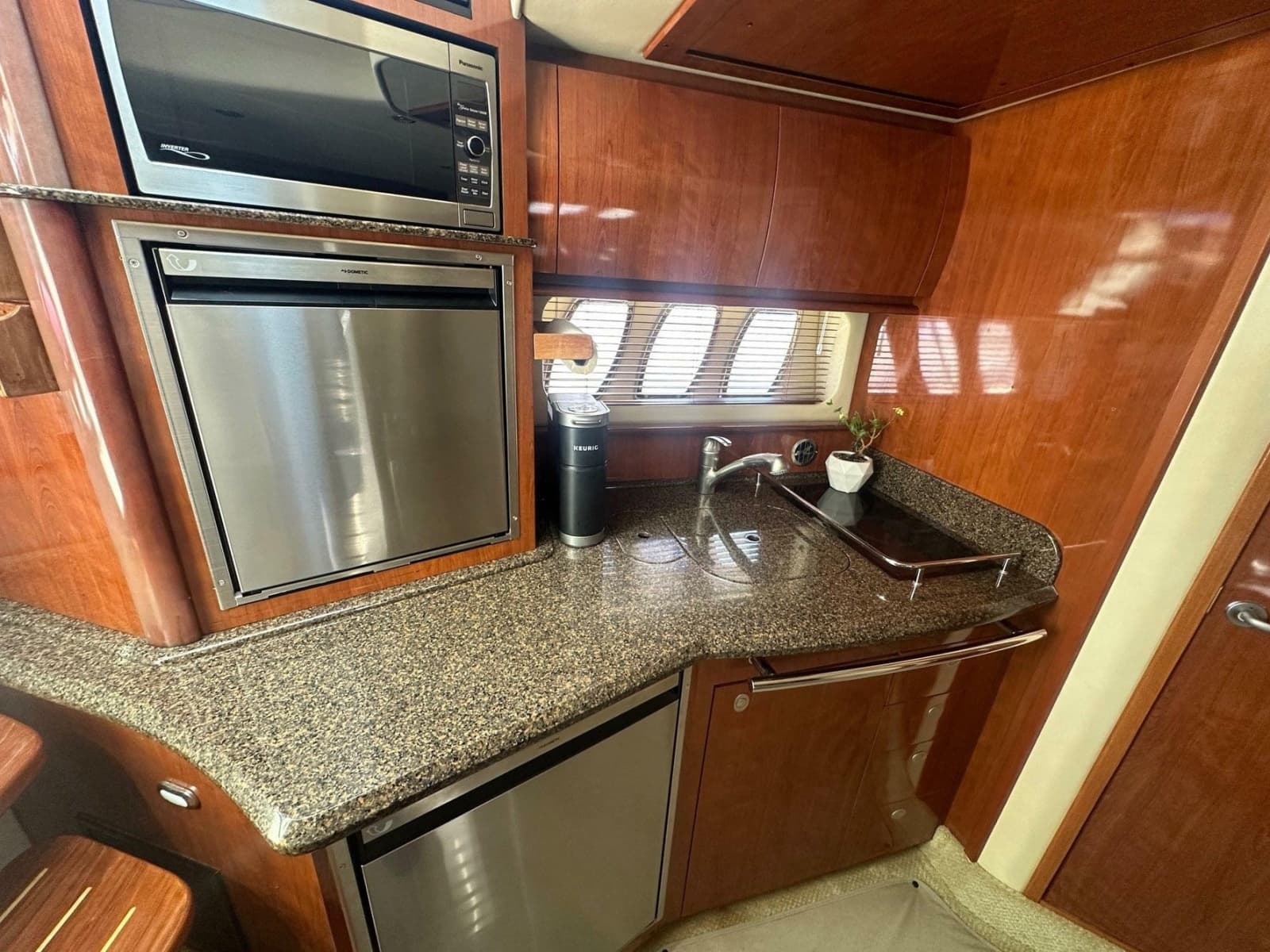 2006 Sea Ray 380 Sundancer - Photo 5
