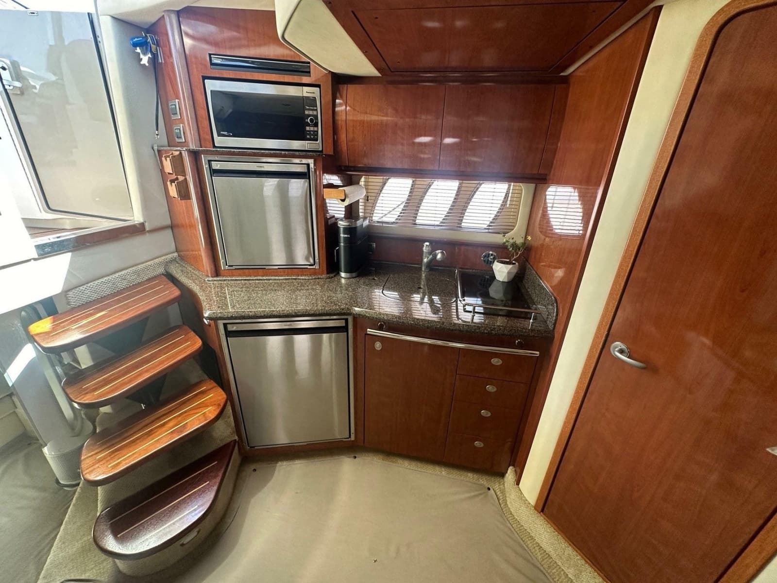2006 Sea Ray 380 Sundancer - Photo 6