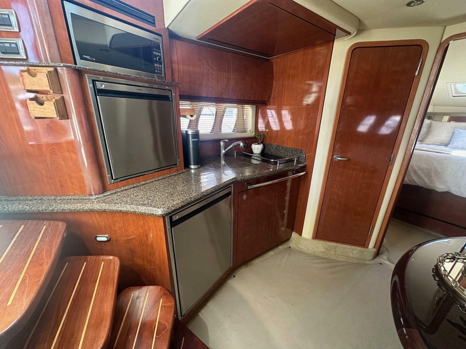 2006 Sea Ray 380 Sundancer - Photo 4