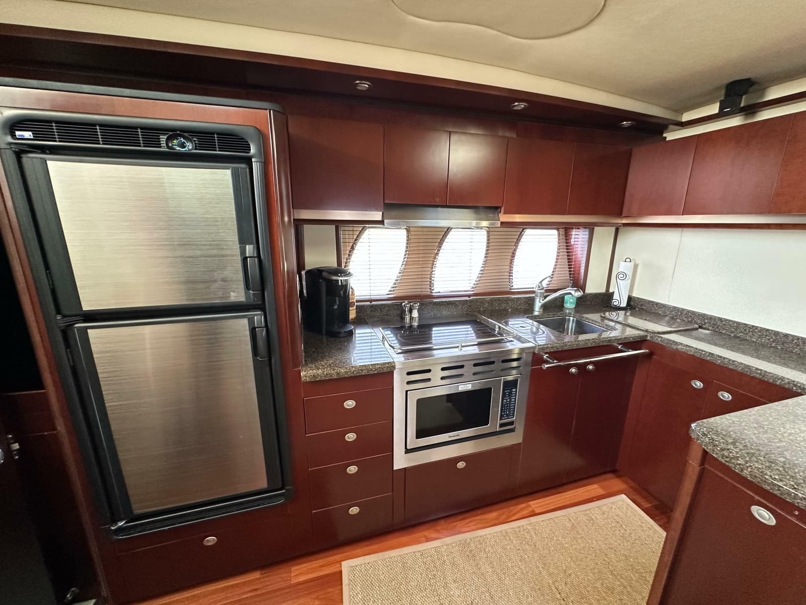 2006 Sea Ray 48 Sundancer - Photo 24