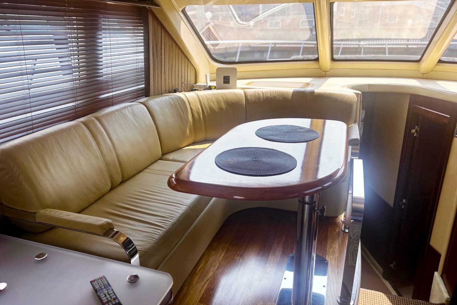 2006 Sea Ray 52 Sedan Bridge - Photo 27