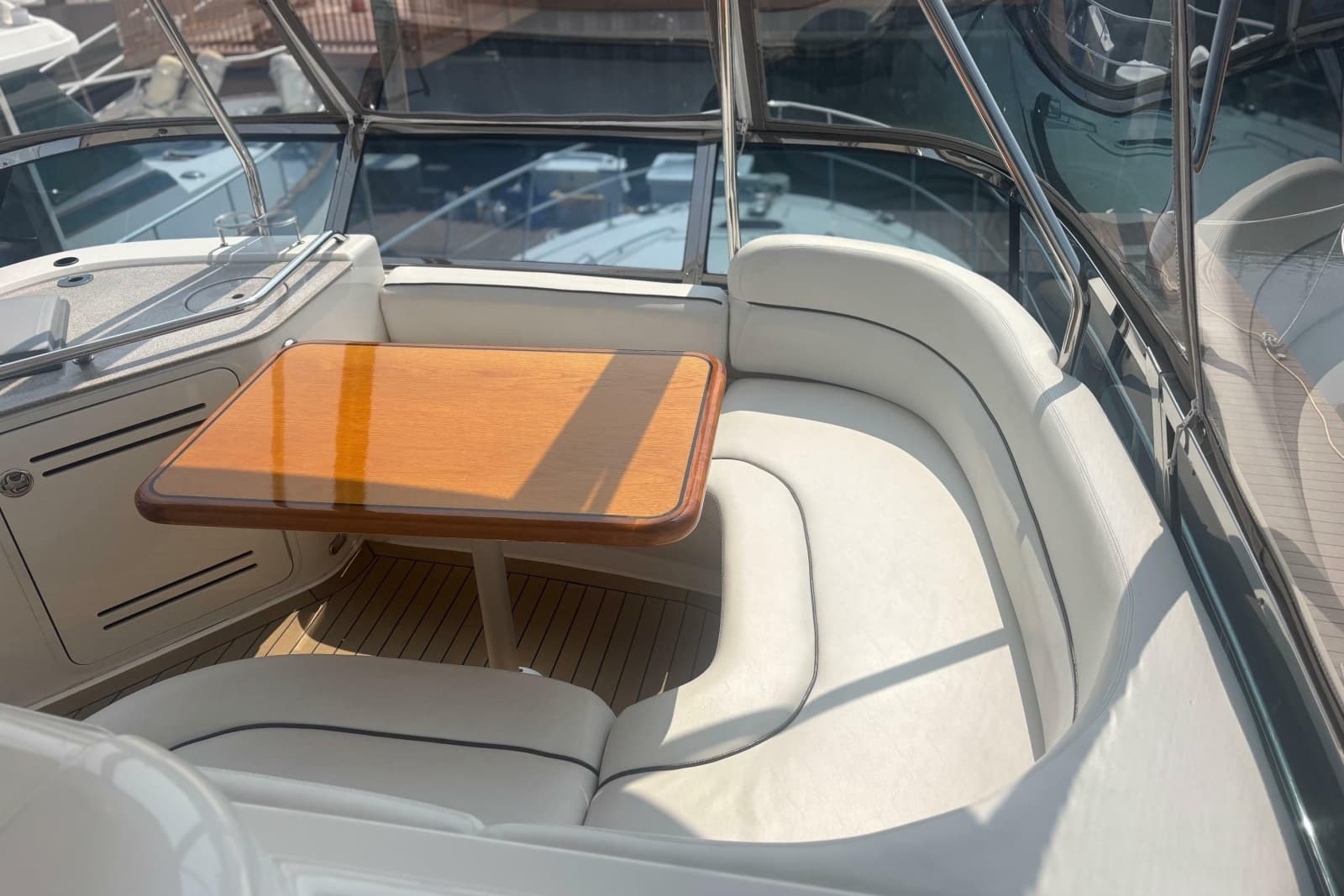2006 Sea Ray 52 Sedan Bridge - Photo 12