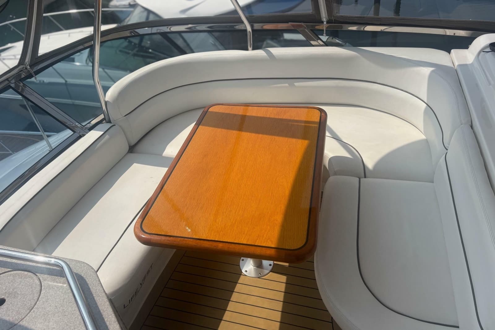 2006 Sea Ray 52 Sedan Bridge - Photo 11