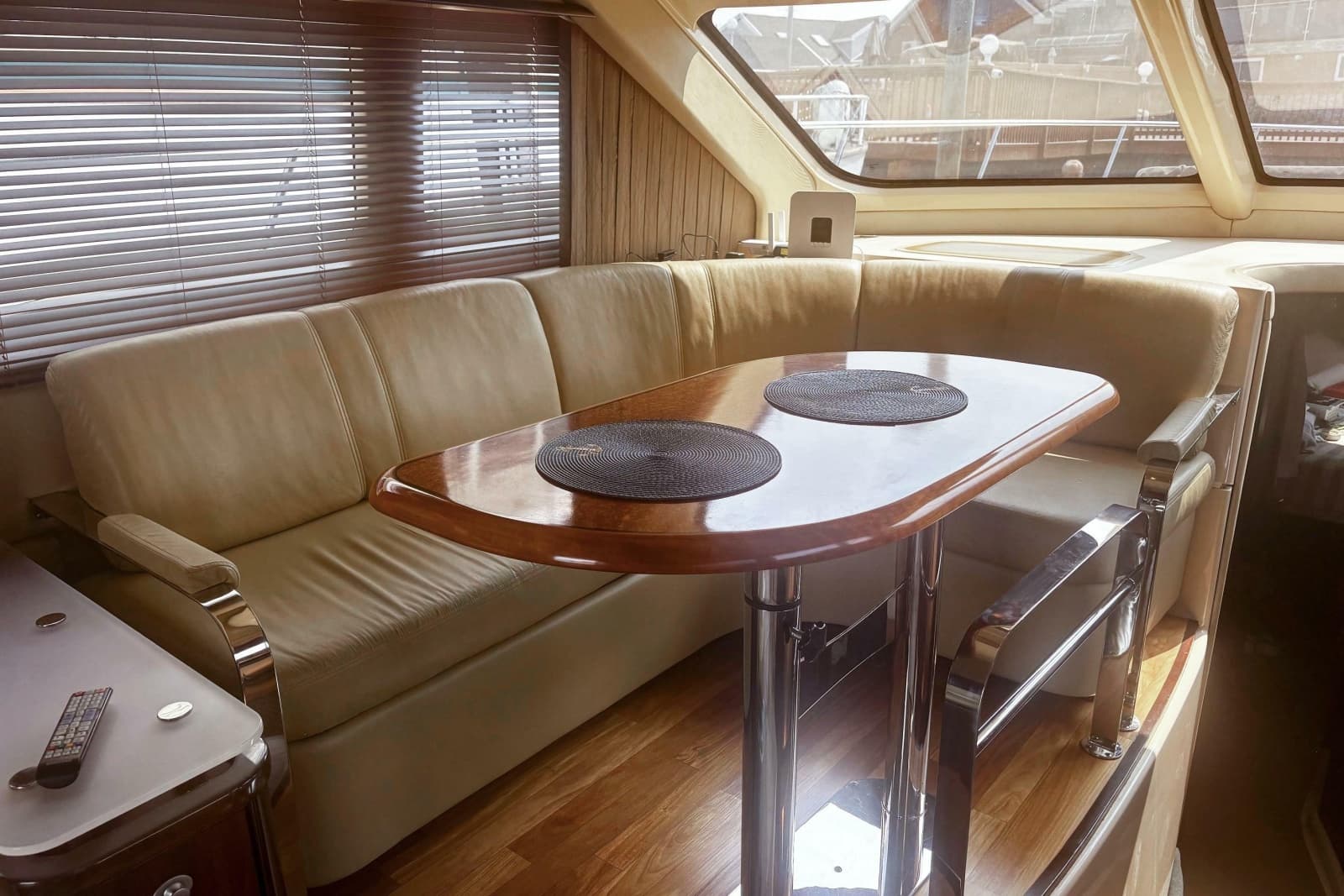 2006 Sea Ray 52 Sedan Bridge - Photo 28
