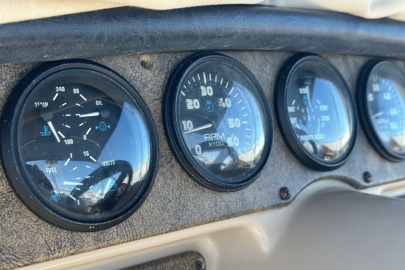 2005 Carver 360 Sport Sedan - Photo 15