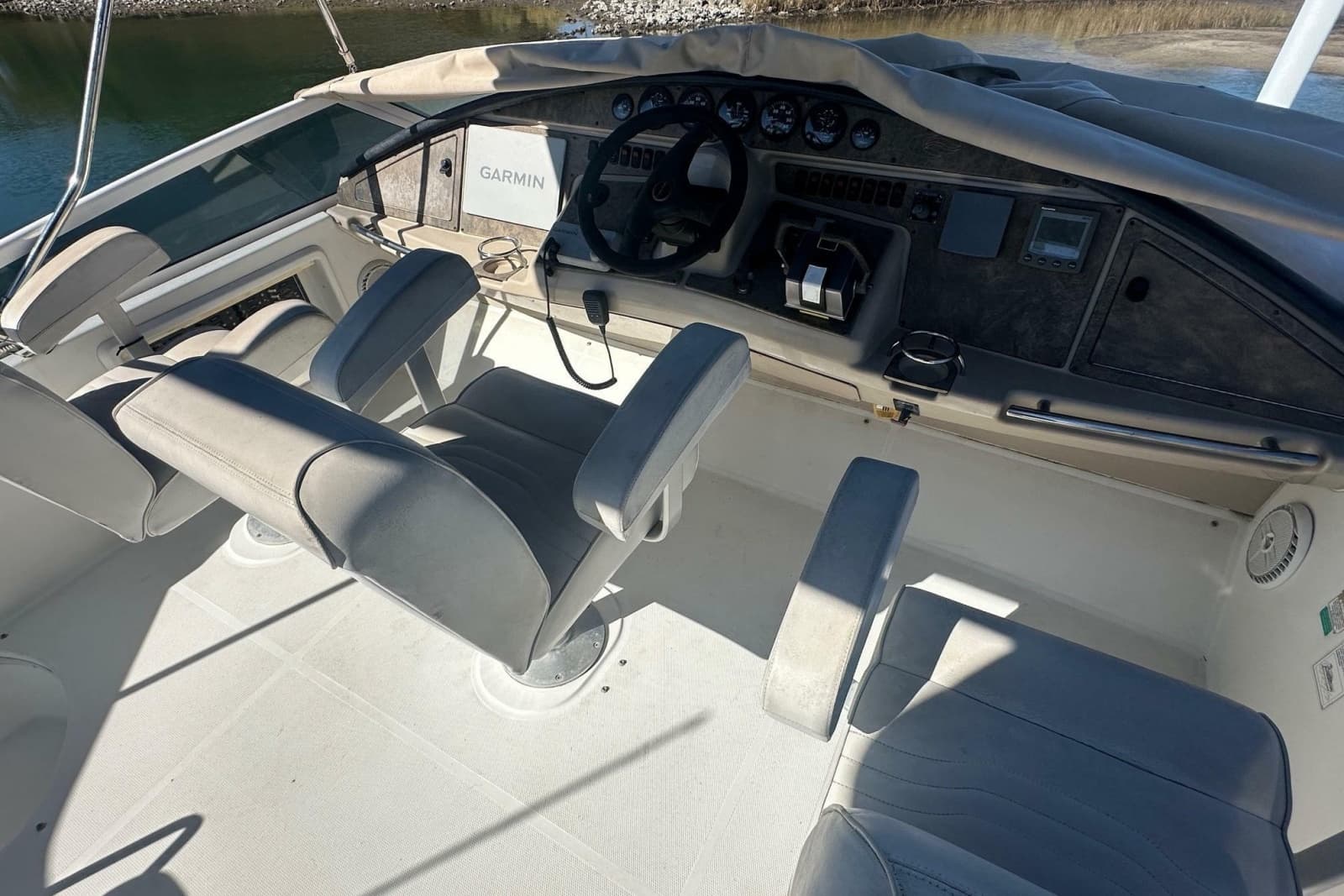 2005 Carver 360 Sport Sedan - Photo 11