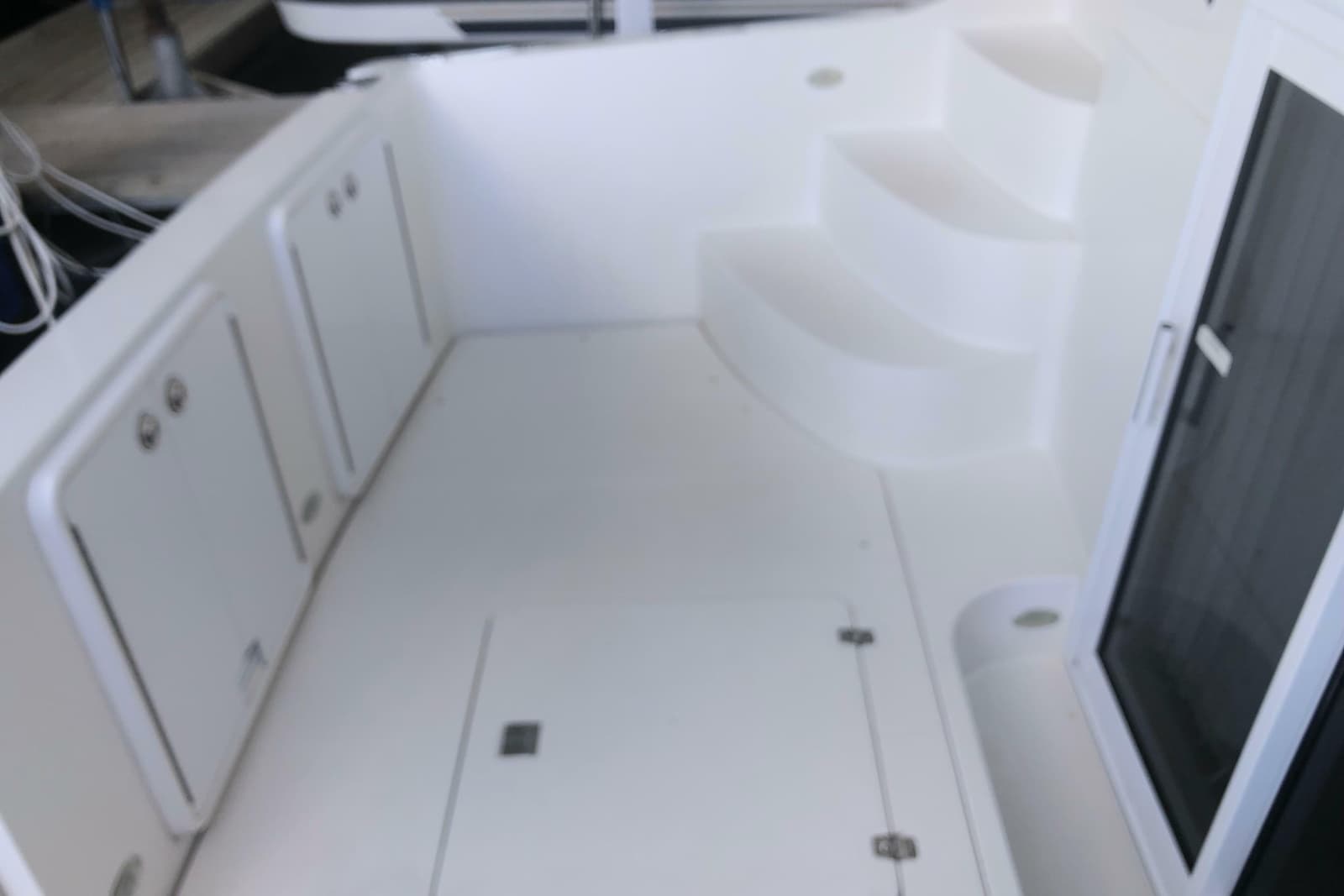 2005 Carver 41 Cockpit Motor Yacht - Photo 12