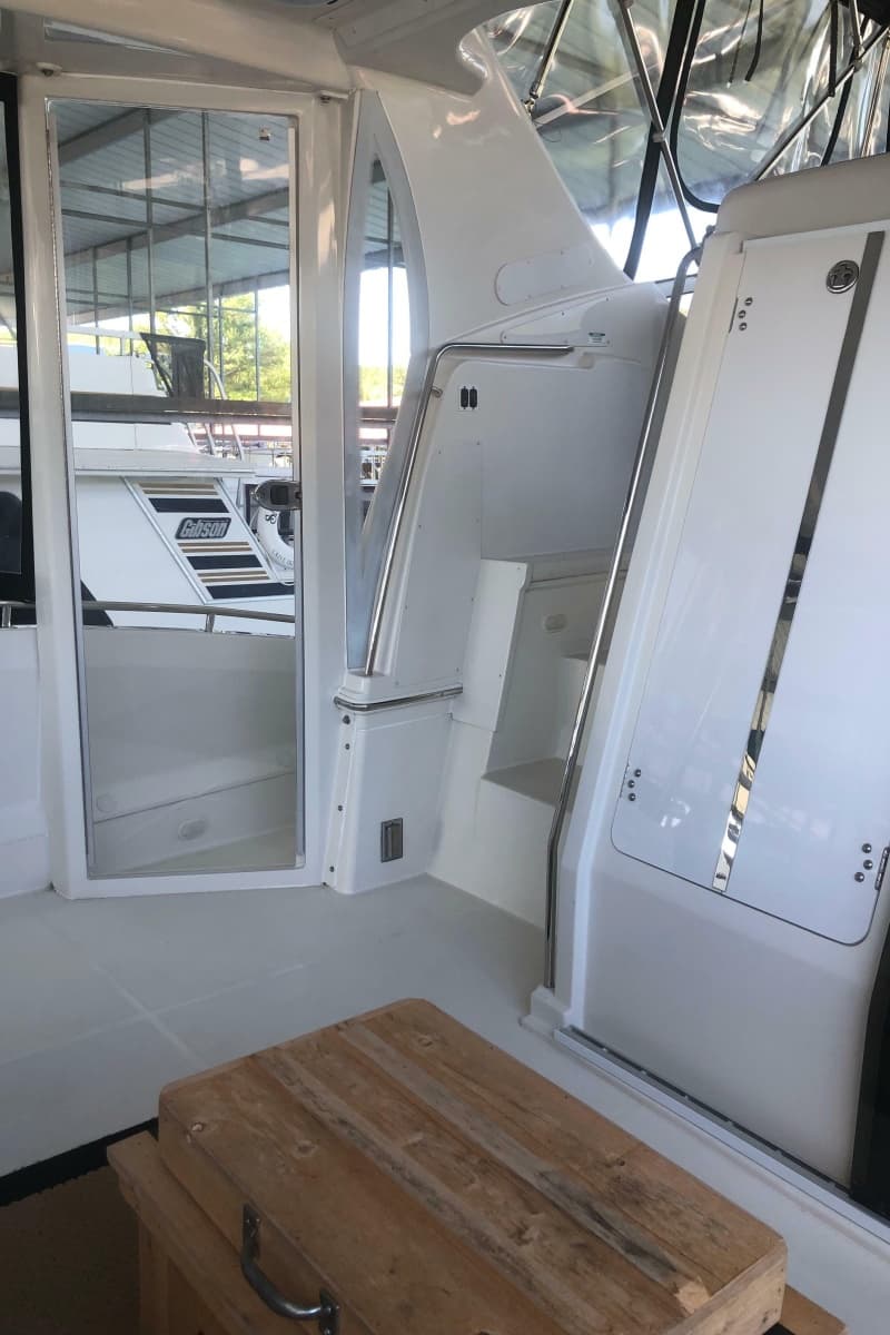 2005 Carver 41 Cockpit Motor Yacht - Photo 17