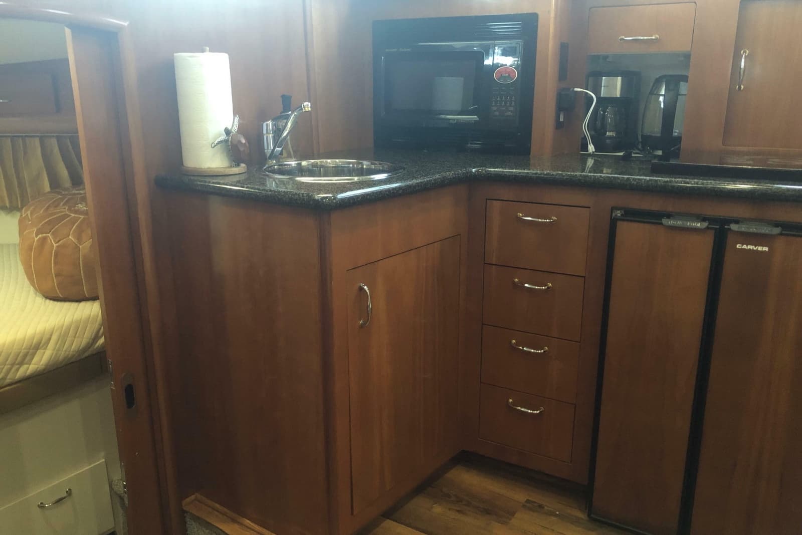 2005 Carver 41 Cockpit Motor Yacht - Photo 43