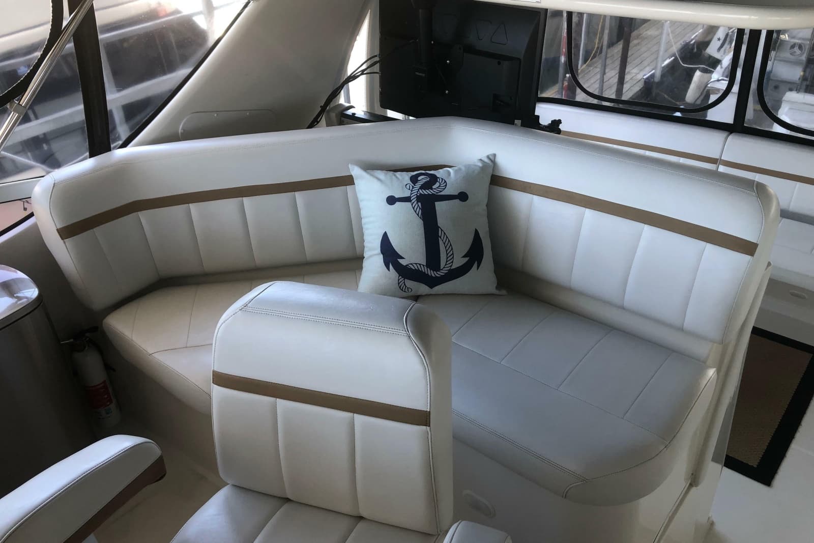2005 Carver 41 Cockpit Motor Yacht - Photo 26