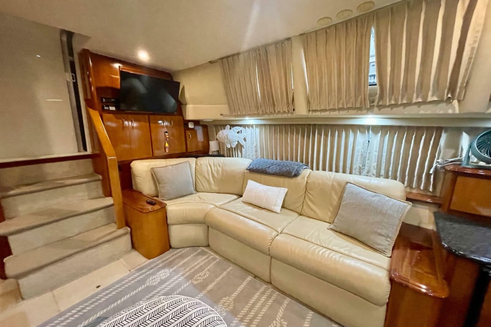 2005 Carver 444 Cockpit Motor Yacht - Photo 51